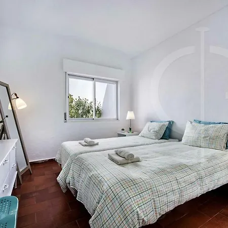 Casa Feliz: Contemporary In Vale De Lobo 파로