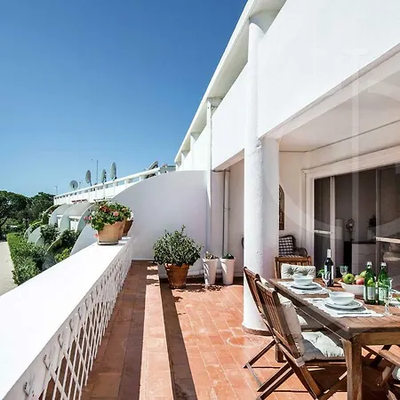 Casa Feliz: Contemporary In Vale De Lobo 펜션